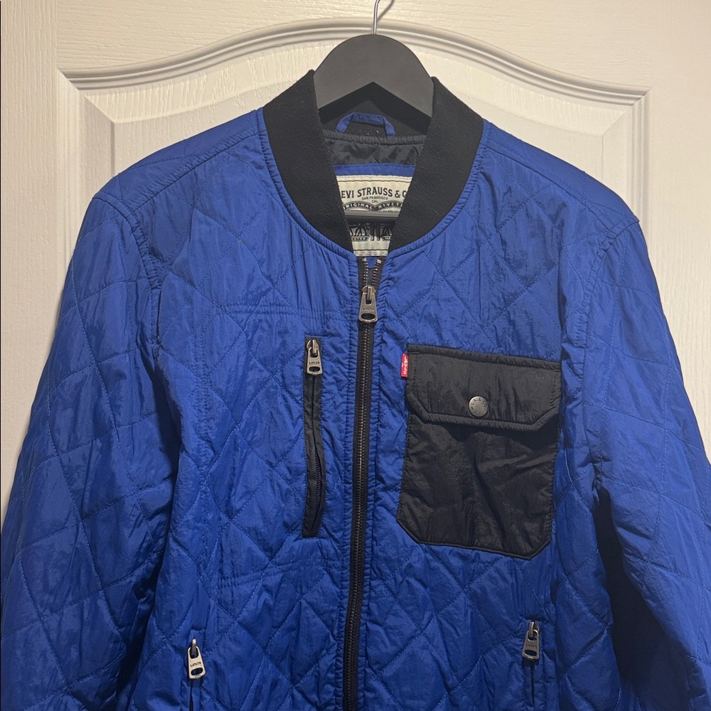 316-Levi's men's diamond quilted bomber jacket in blue - Picture 3 of 11